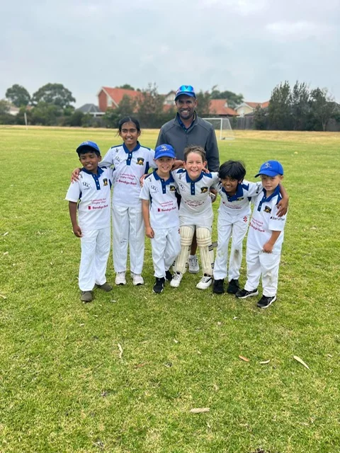 Dingley junior players with a coach